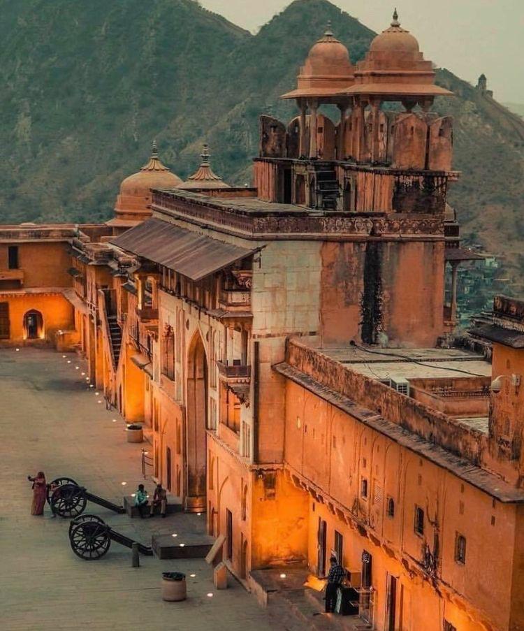 Amber Fort w Jaipurze w złotym świetle