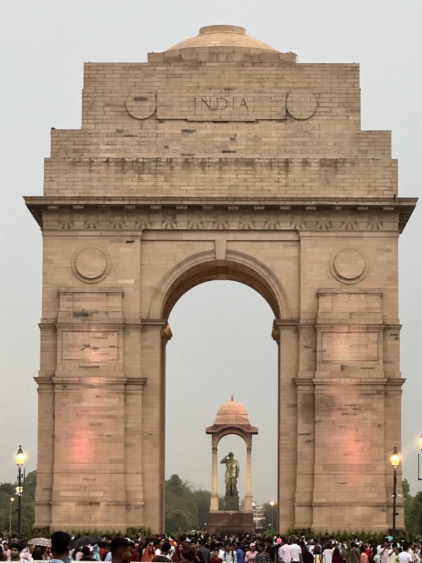 Monumentalna Brama Indii w Delhi, symbol historii i pamięci