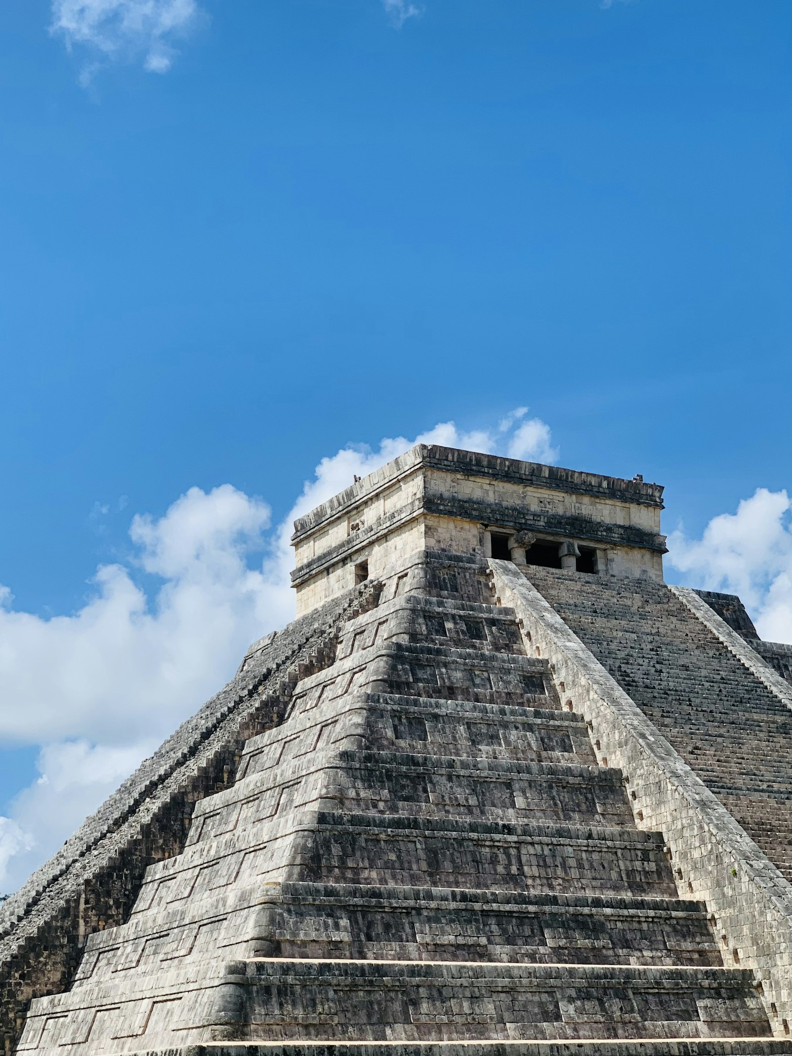 Turkusowe Morze Karaibskie i palmy na plaży w Playa del Carmen